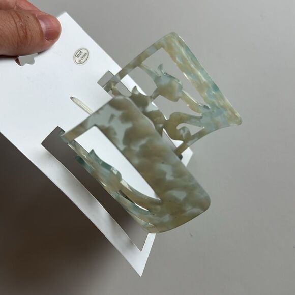 Nwt Ellen Tracy abalone shell filigree cut out bracelet cuff - Picture 3 of 7